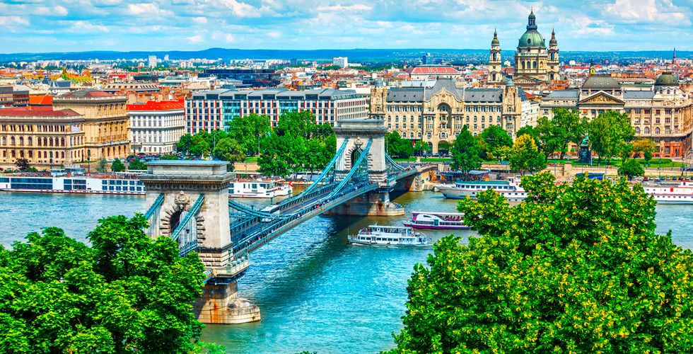 BUDAPEST CRUCEROS FLUVIALES DANUBIO CRUCEROS DANUBE RIVER CRUISES #Danubio #Budapest #CrucerosFluviales #CrucerosDanubio #DanubeRiverCruises